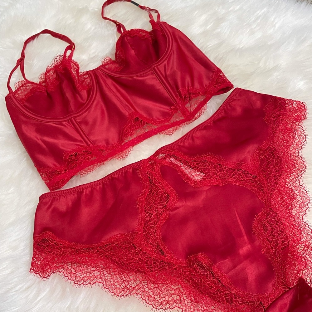 NEW Victoria Secret lingerie set
